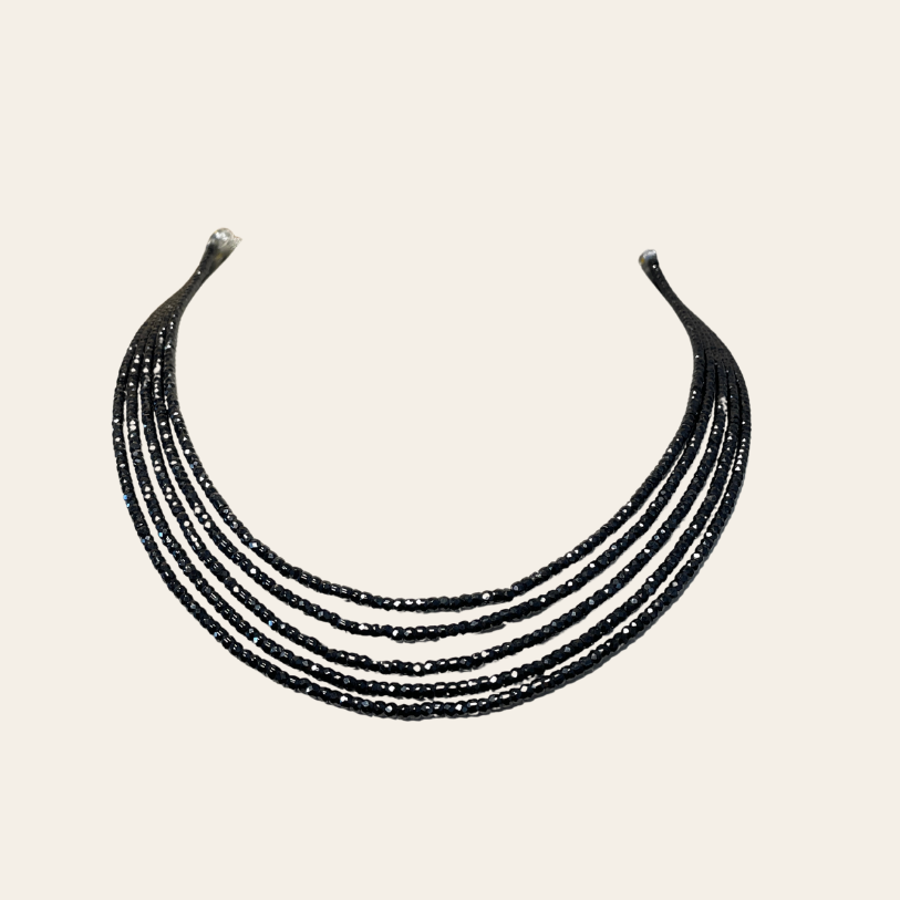 Collier d'Onyx Noir - 5 Fils Scintillants