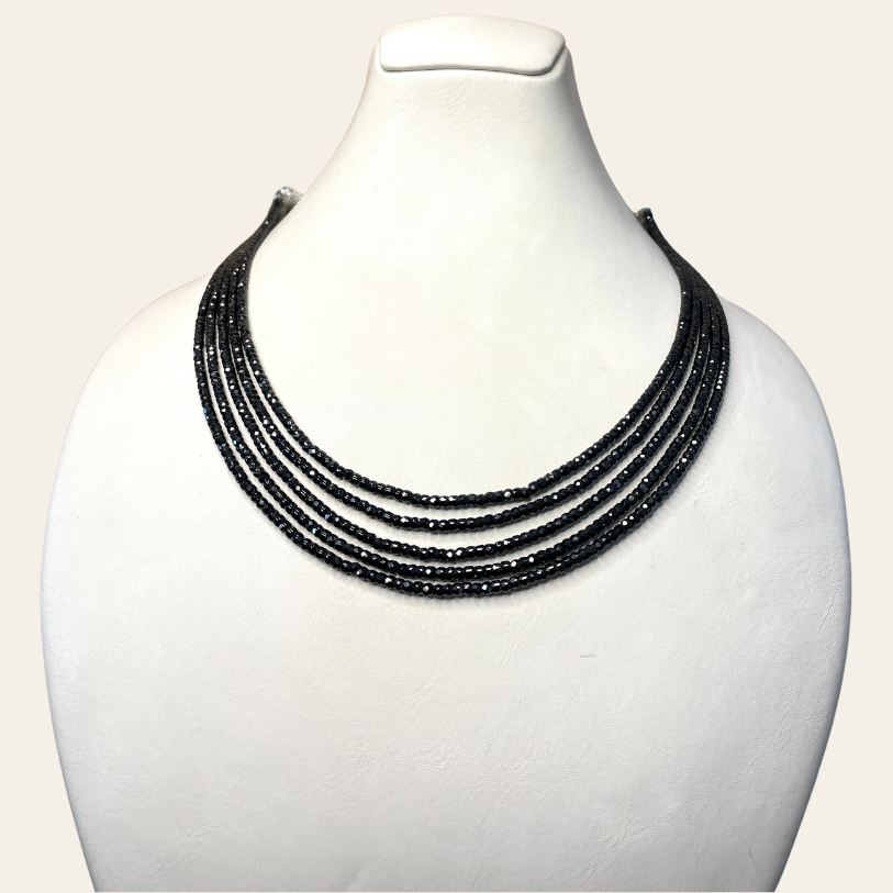 Collier d'Onyx Noir - 5 Fils Scintillants