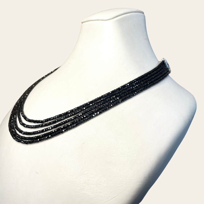 Collier d'Onyx Noir - 5 Fils Scintillants