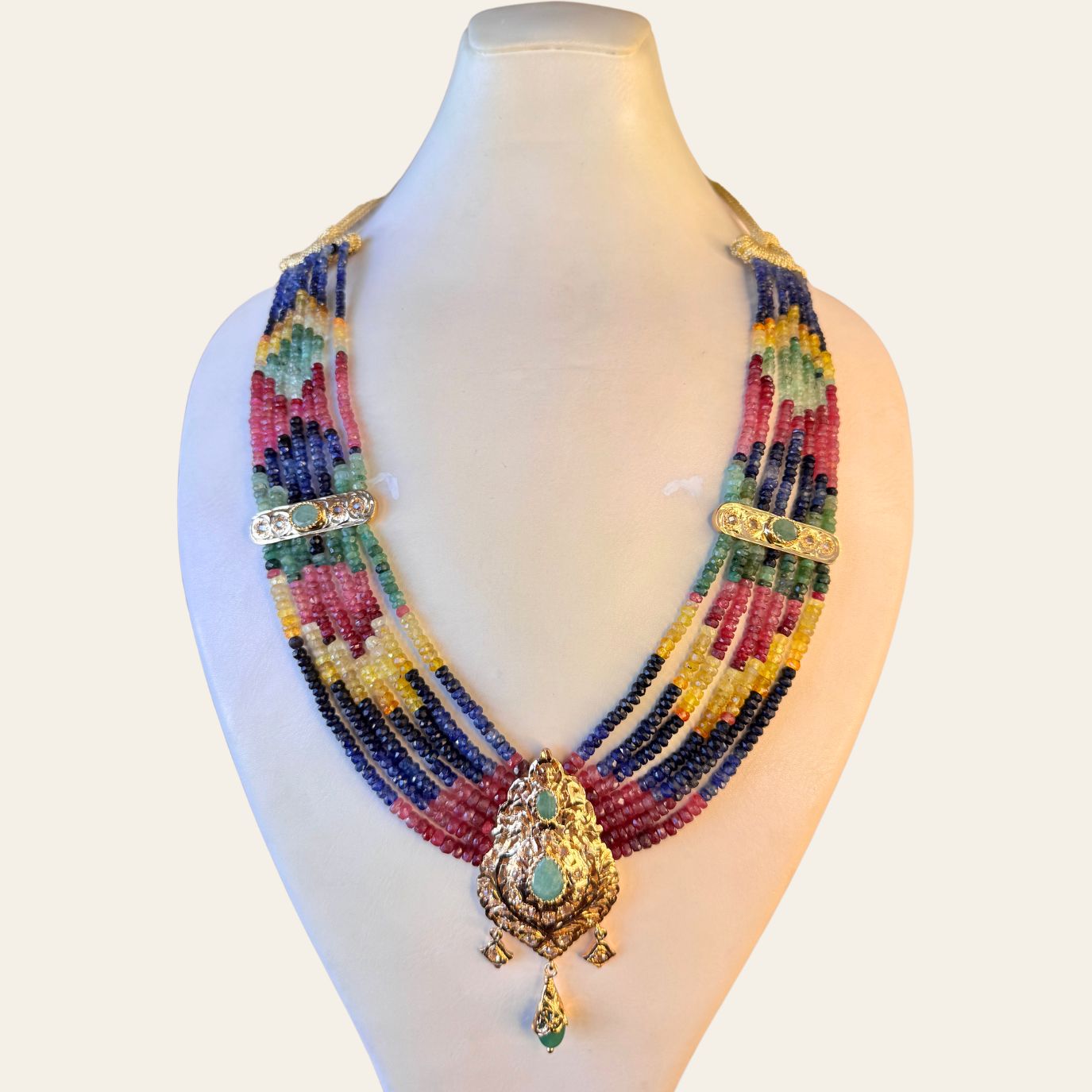 Collier Arc-en-Ciel de Saphirs & Émeraudes Naturelles avec Pendentif ARO