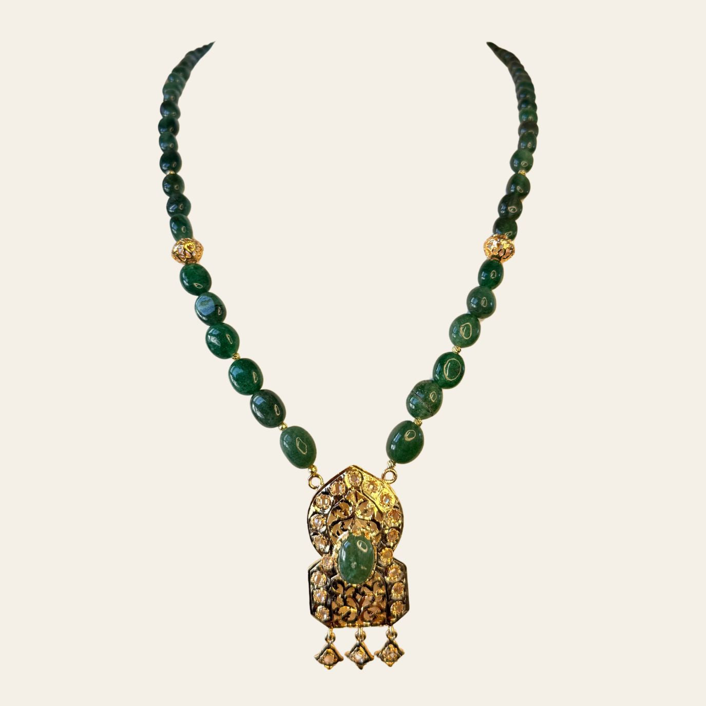 Sautoir Émeraudes Naturelles avec Pendentif Bab Mrrakch & Boules accessoires en ARO
